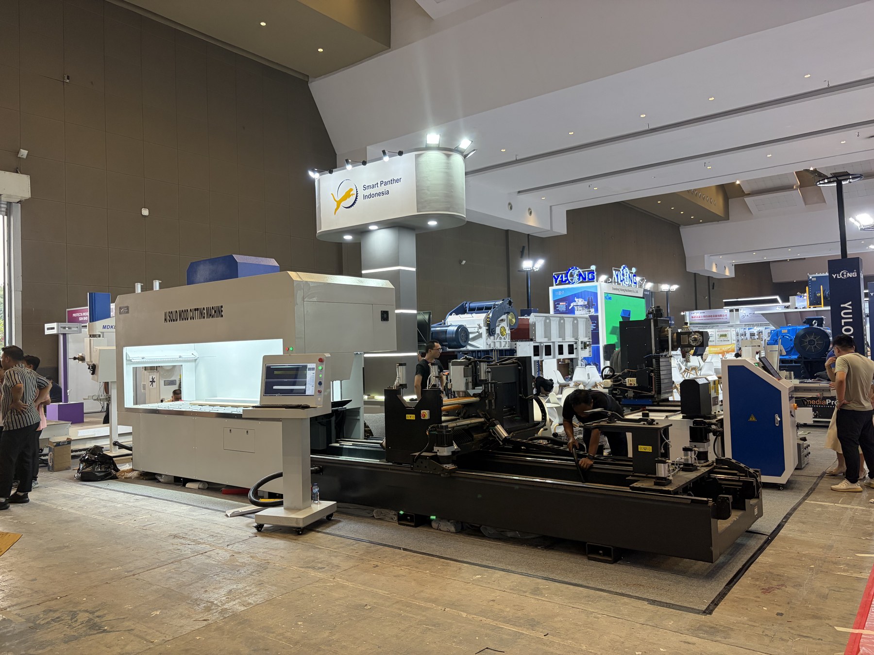 Spi 3 Router JXH and Smart Panther Indonesia at IFMAC 2026: Live Teak Cutting in Jakarta