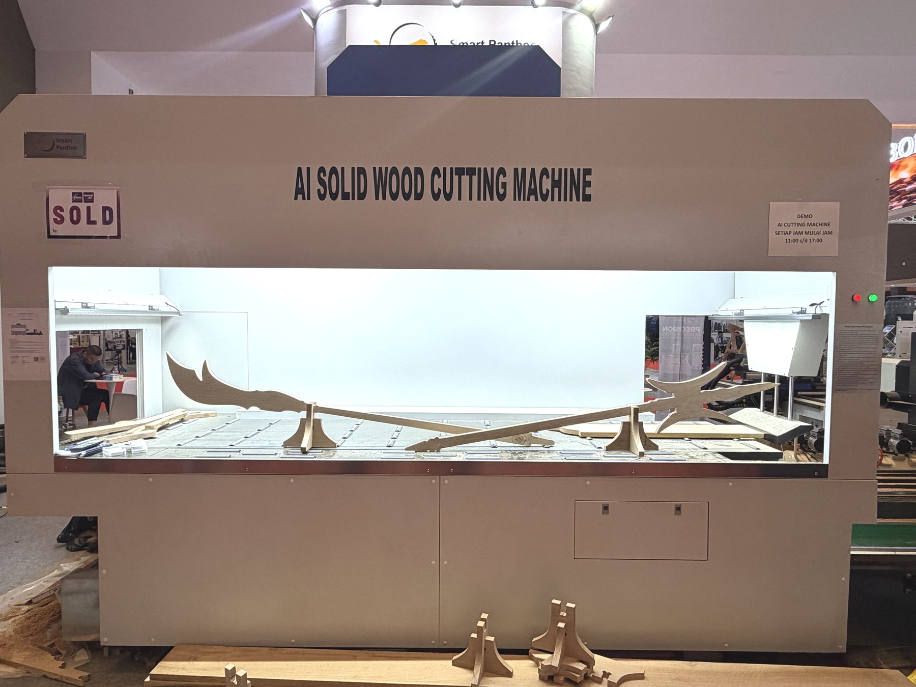 The exhibition machine was ordered by a customer during the show.