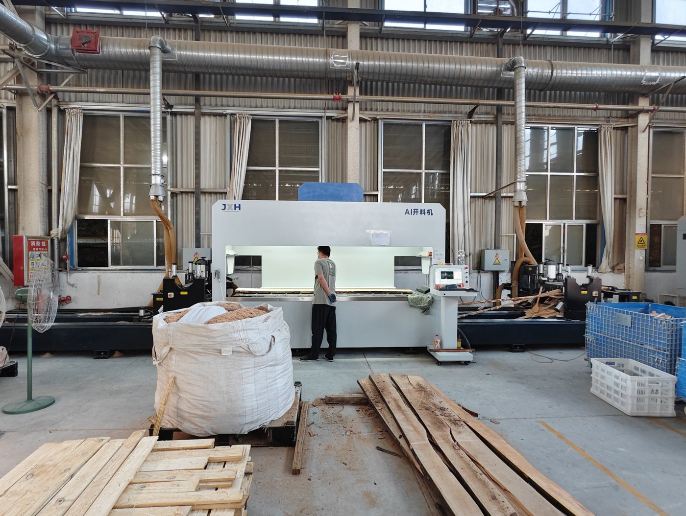 The dual-station AI Cutting Machine supports thick-board blank preparation.